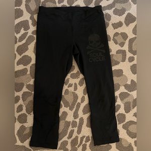 LuluLemon X SoulCycle capri leggings - Sz 6 - excellent condition